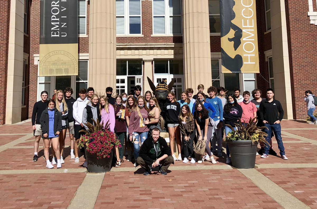 lynnhoffman2007's tweet photo. Had a great time with some students checking out @emporiastate today. Shout out to ESU grad Mr. Meier for the tour highlights!  #futureready #wehavegreatkids @DeSotoWildcats https://t.co/w8JdT9rEio