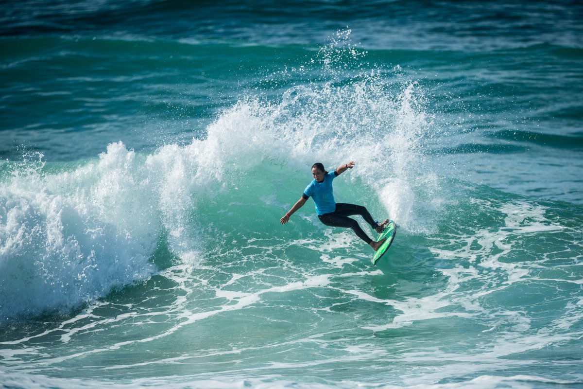 SurfSessionMag's tweet image. ⚠  Roxy Pro : Vahine Fierro verra les 1/4 !

Grosse perf&apos; de la Tahitienne au terme d&apos;une journée marathon. 

Chez les hommes, bilan mitigé &amp;gt;&amp;gt; bit.ly/3vxhurL

#RoxyPro #quikproFrance
