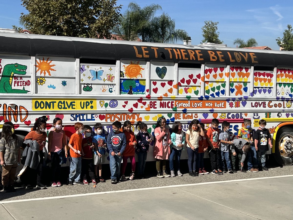 CJUSDStudentSvc's tweet photo. This is how @ColtonJUSD celebrates #UnityDay2021! The #KindnessBus visited sites across the District spreading messages of kindness, inclusion, and acceptance as part of #BullyingPreventionMonth #CJUSDCares @DArcy_CJUSD @CjusdB @PACERCenter https://t.co/lTdzKI9Zqn