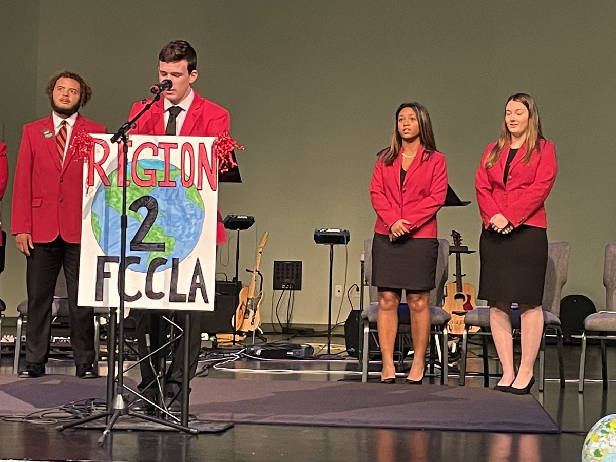gallatin_fccla's tweet photo. 2021 Region 2 Meeting was a success!!
Leadership ✅
Motivational speaker ✅✅
Good times ✅✅✅
#moregion2 @Bulldogs_GHS https://t.co/R6NrHKsKjK