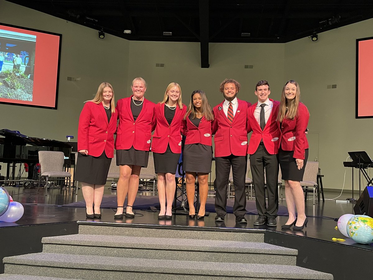 gallatin_fccla's tweet photo. 2021 Region 2 Meeting was a success!!
Leadership ✅
Motivational speaker ✅✅
Good times ✅✅✅
#moregion2 @Bulldogs_GHS https://t.co/R6NrHKsKjK