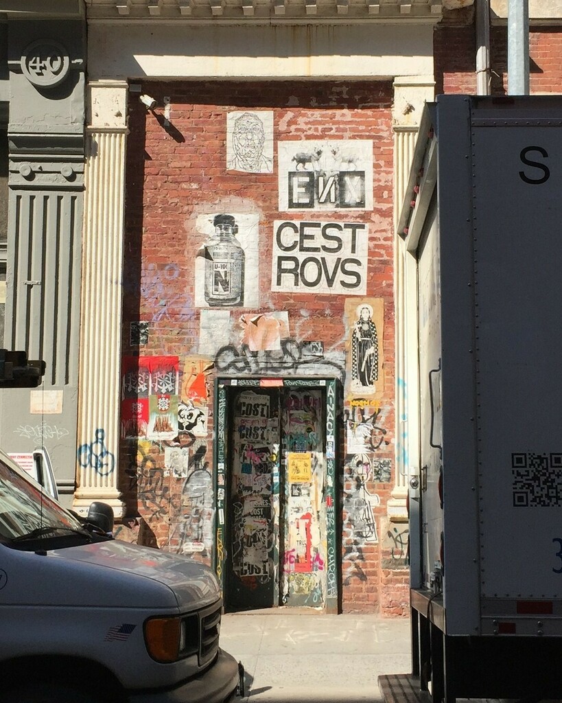 spraystreet's tweet image. Wheatpaste Wednesday in SOHO
.
#wheatpaste #wheatpasteart #costrevs #soho #graffiti #nyc #newyorkcity #nygraffiti #n#nycgraffiti instagr.am/p/CVQnxgAJQOE/