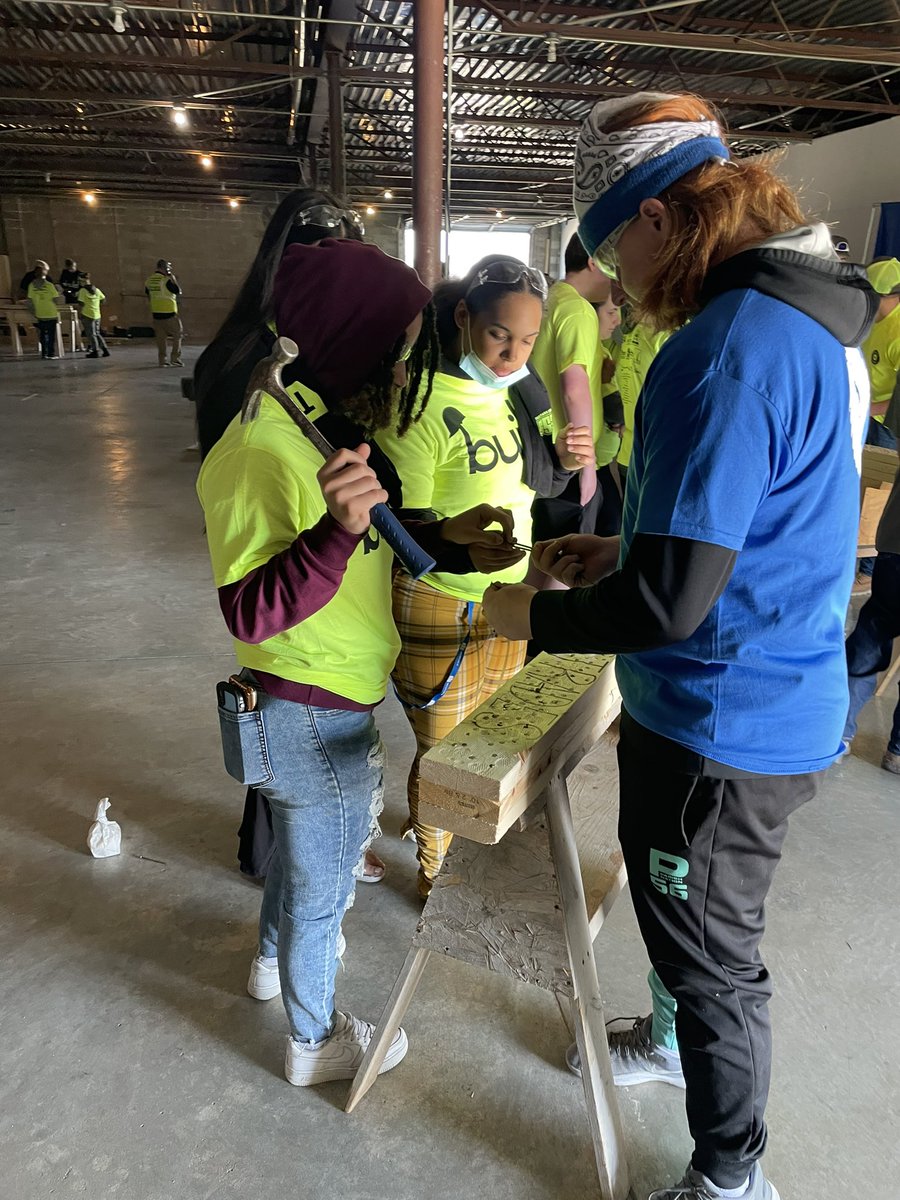 JCAC_Counseling's tweet photo. 39 JCAC students and 11 staff members had a blast at @BuildMyFutureMO today! We will definitely be back next year! https://t.co/Zf7uHRe2kM