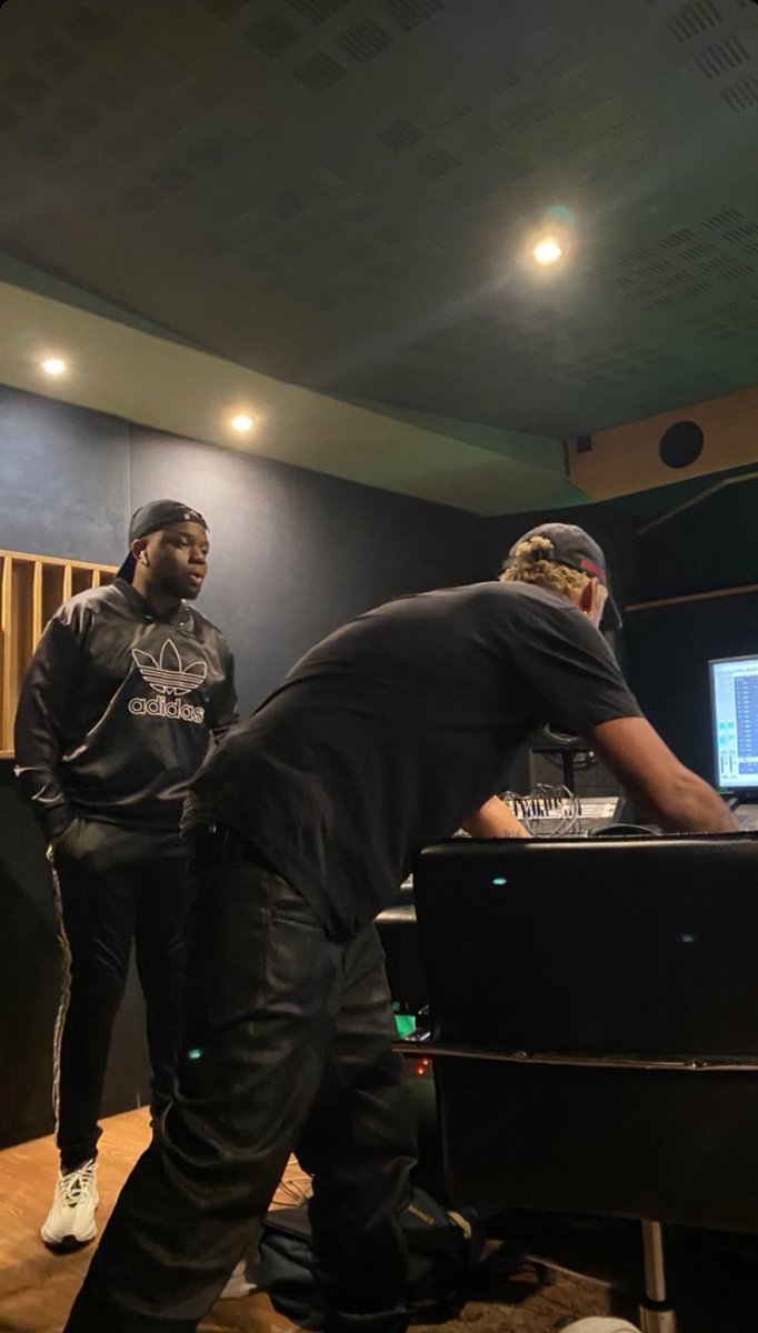 DigitalMundoFC's tweet image. Laylow et Zed ont été vus en studio ensemble ! ⚙️⚙️
