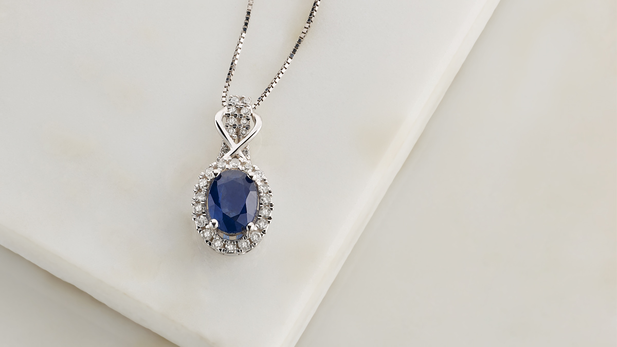 Shop this blue sapphire and diamond pendant 😍: spr.ly/6013JP9TT #littmanjewelers