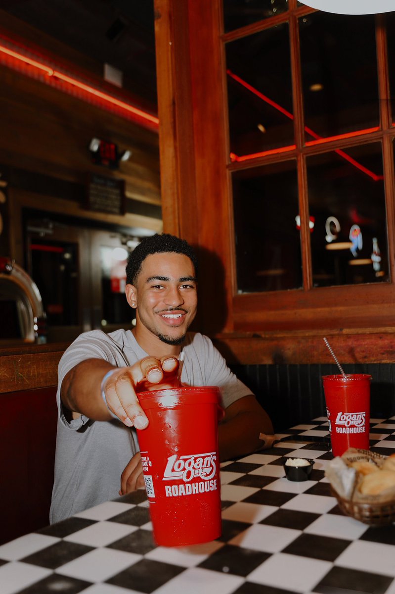 LogansRoadhouse's tweet photo. @_bryce_young’s favorite thing to order at Logan’s to fuel up for games each week? The eight-ounce Filet Mignon – and the best rolls in town! 🙌🏼😎 Logan’s is proud to announce our partnership with Alabama quarterback Bryce Young! https://t.co/Hql0NaiZWp https://t.co/IjgzPSHF4I