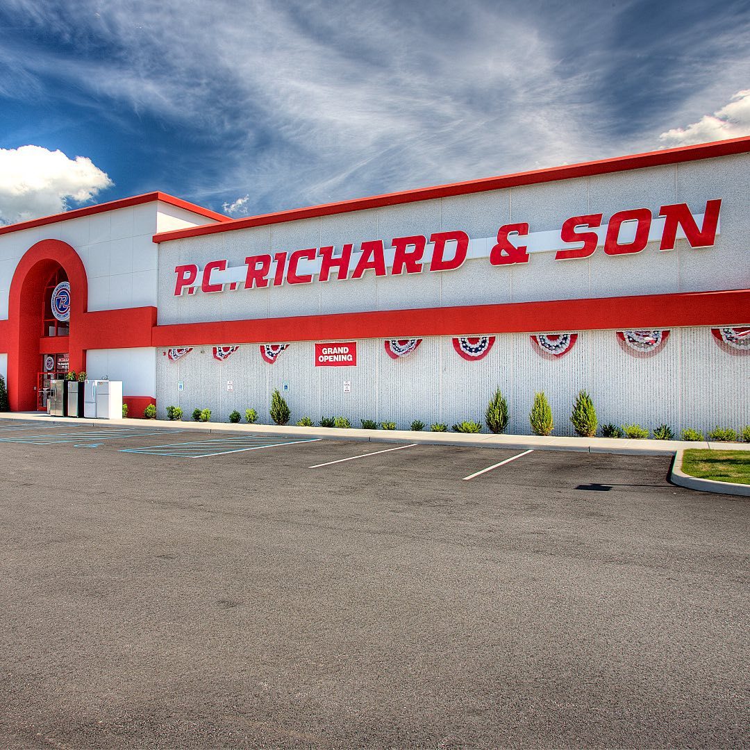 PCRichardandSon's tweet photo. Our curbside pickup is a great way to get what you need right away! Just pull right up, and we will take care of the rest. 🚗 #curbsidepickup #pcrathome #kitchenupgrade #newappliances #ShopSafe #ShopLocal https://t.co/21soT7Z1Zg https://t.co/b2WwC9BvLA
