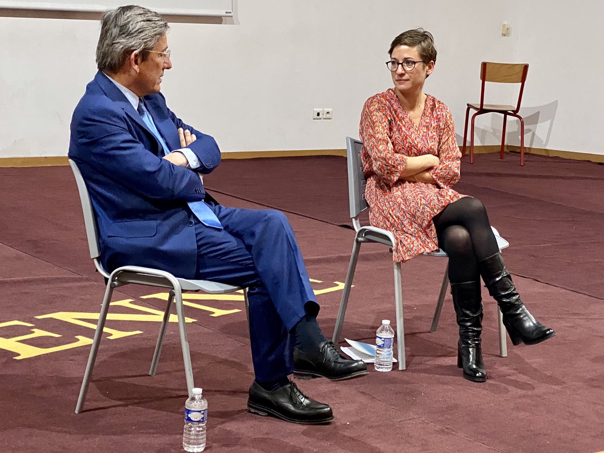 lise_magnier's tweet image. J’ai le plaisir d’échanger ce soir avec mon collège @C_deCourson sur le travail parlementaire.

Merci aux étudiants @universitereims  et du @PEReims pour l’invitation ! 👍