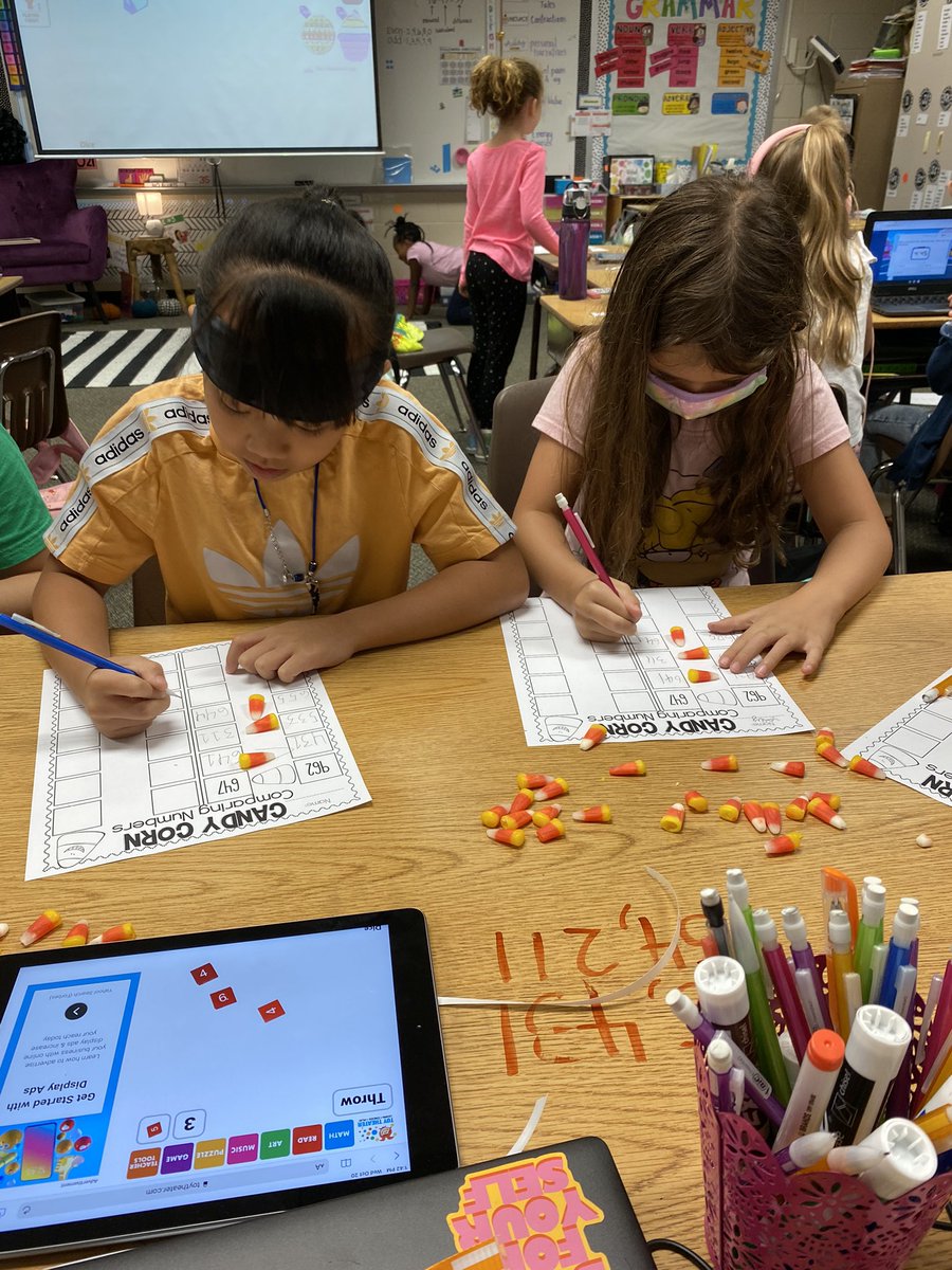 MeghinScott's tweet photo. Candy Corn comparing with Toy Theater 🍬🎲 #growingtogether @HumbleISD_HHE https://t.co/aNuivgQRjF