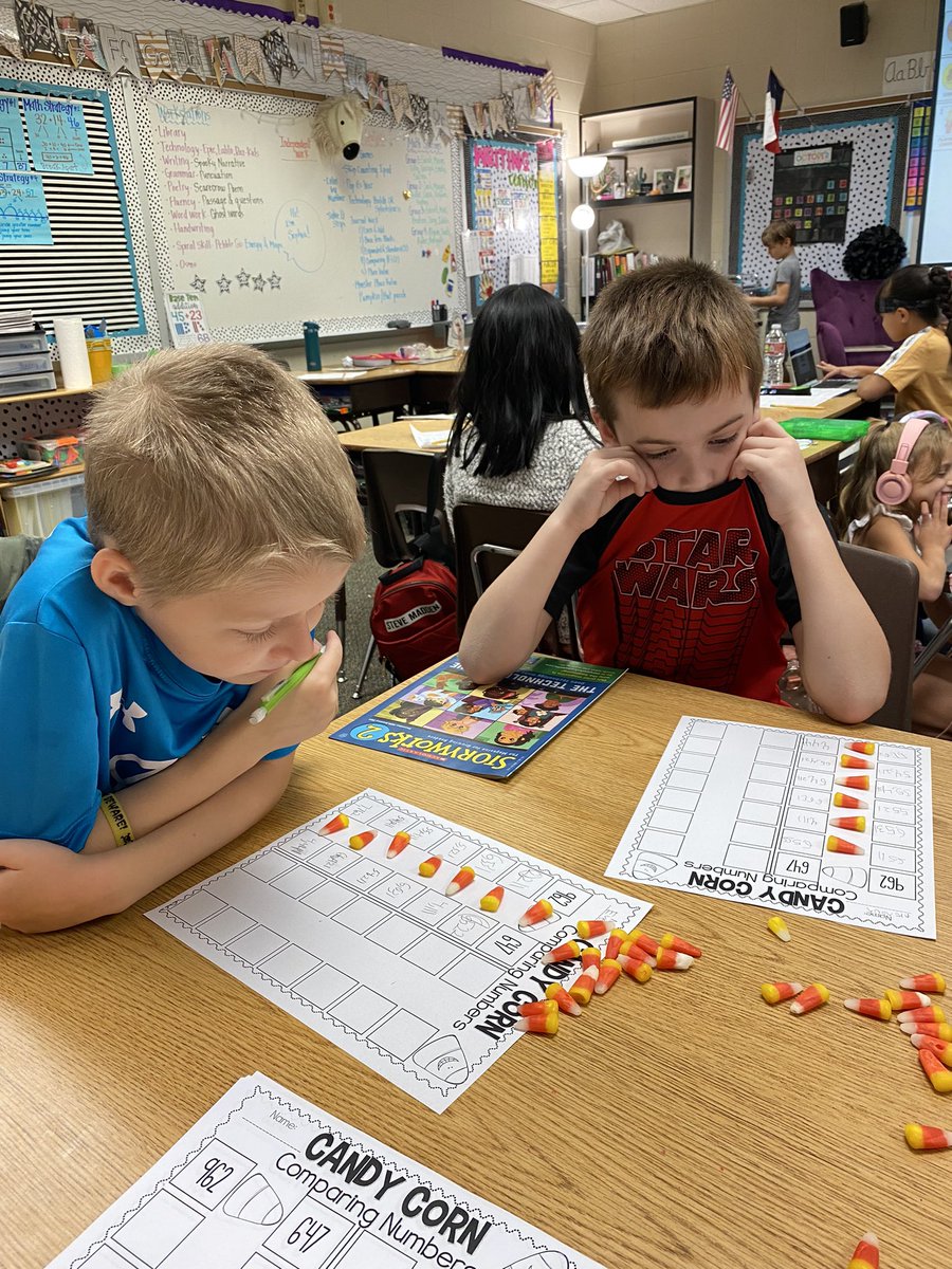 MeghinScott's tweet photo. Candy Corn comparing with Toy Theater 🍬🎲 #growingtogether @HumbleISD_HHE https://t.co/aNuivgQRjF