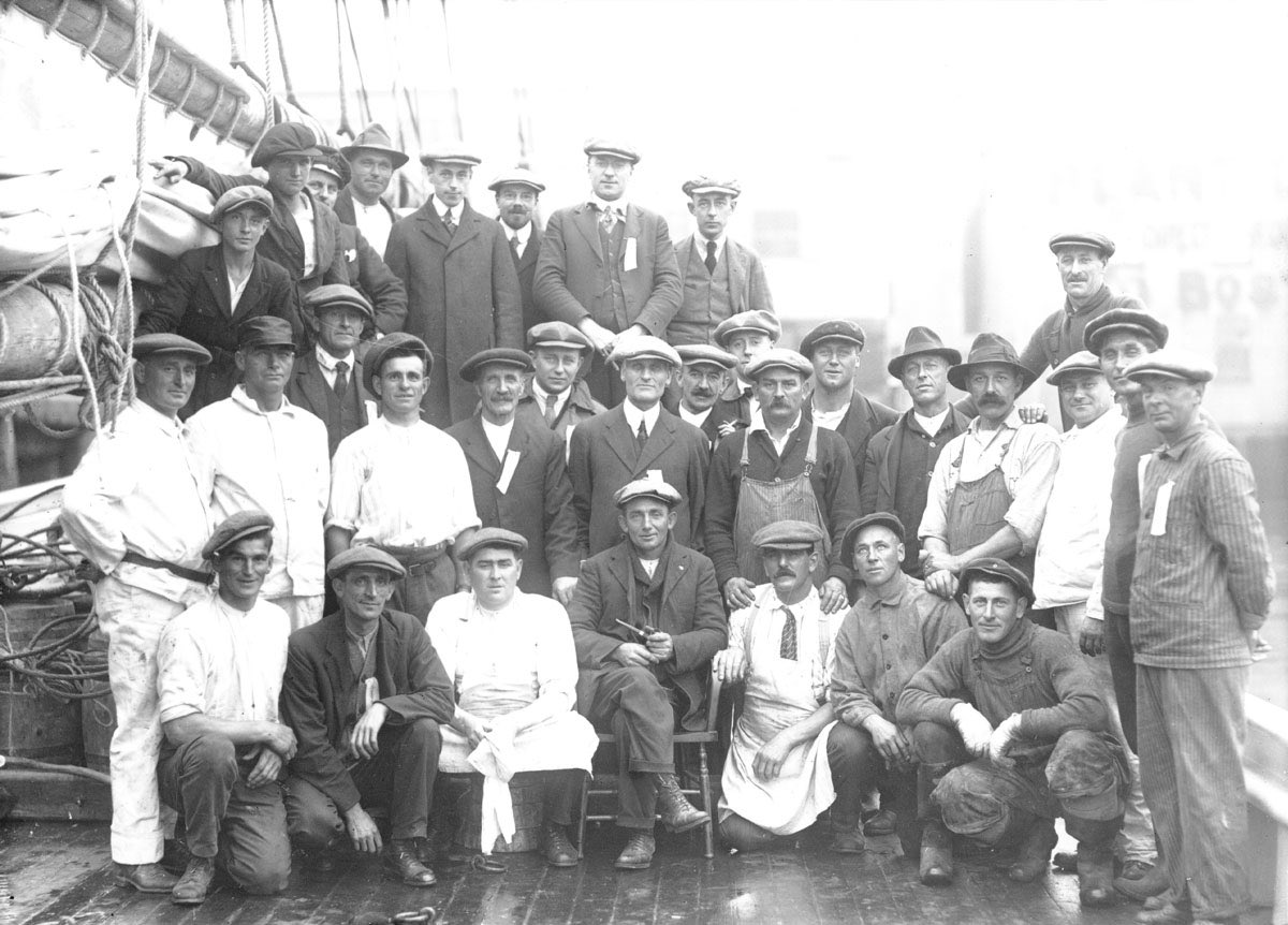 The International Fishermen’s Race, Halifax, 1923: BLUENOSE vs. COLUMBIA 🇨🇦🇺🇸

BLUENOSE wins two races in a best of three, but following frustrations with the racing committee, the series is declared incomplete. The Cup is placed in the hands of the trustees.

#Bluenose100