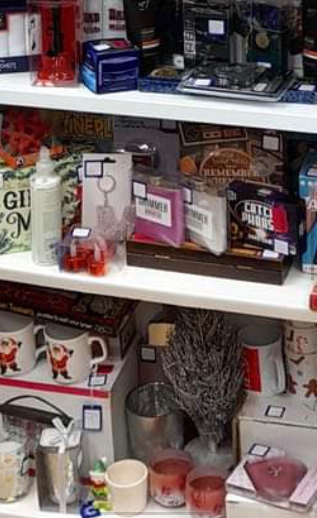maisydaisy64's tweet photo. We are full to the brink of some great #preloved and unwanted   gifts @crukneath. Pop in soon 🔜 #neath  are ready for early Xmas shoppers 🤩😁 https://t.co/I5jBCWpW2f