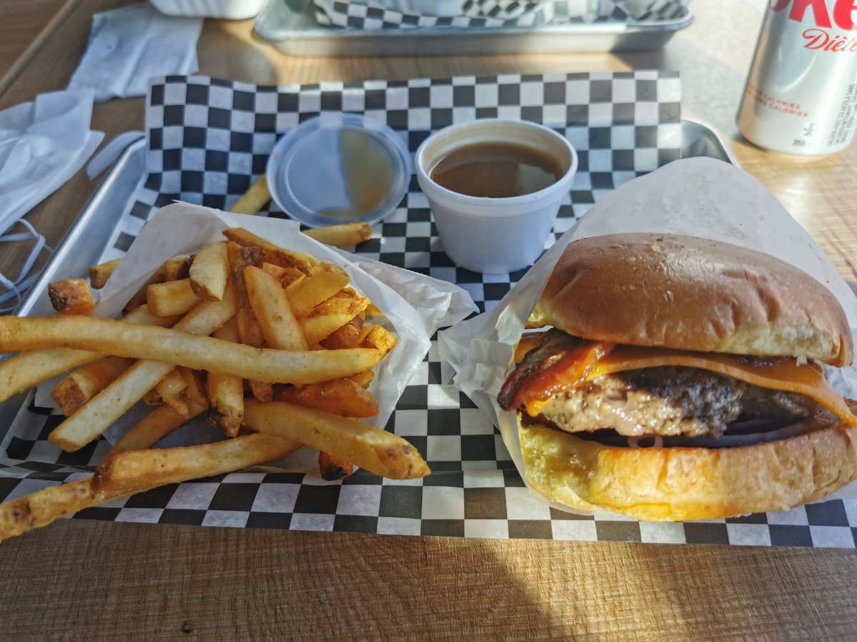 OILanatude's tweet photo. Nothing like an #OILERS burger at #meatthebun after an @EdmontonOilers win, with my birthday BFF. Happy birthday to us. #LetsGoOilers #LetsGoUs #northsideforlife even though we are in North red deer, not really. It's north leduc. Not really. It's SW Edmonton. https://t.co/KC78bEB6Um