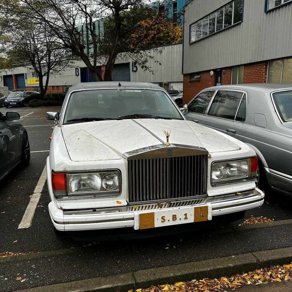 Timothy_Hughes's tweet photo. Rolls Royce #rollsroyce #gearhead #petrolhead #car #cars #carporn #carspotting #limo #limousine #stretchedlimo https://t.co/mWTOTU0MhY https://t.co/xGAAqwSZet