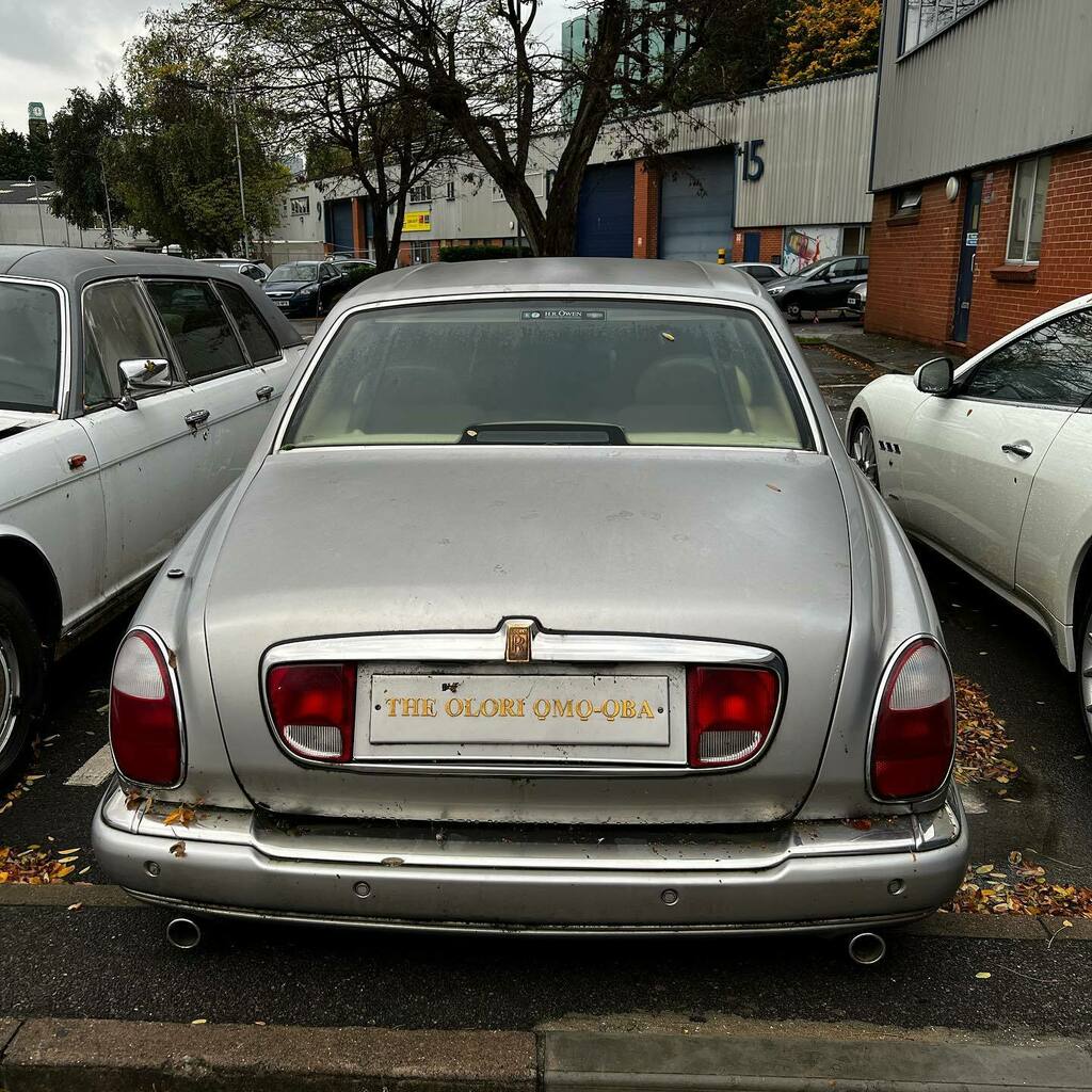 Timothy_Hughes's tweet photo. Rolls Royce #rollsroyce #gearhead #petrolhead #car #cars #carporn #carspotting #limo #limousine #stretchedlimo https://t.co/lTHpPP1mzw https://t.co/S9tj6Axnw3
