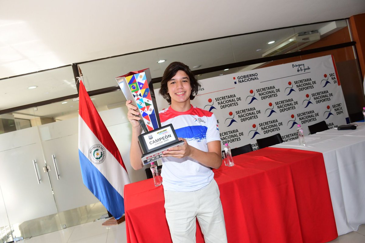 dsports_py's tweet photo. 🎖️Muchas gracias a la @sndpy por el reconocimiento a @alesama46 🇵🇾 por haber obtenido el campeonato sudamericano de karting Rotax en Colombia 🇨🇴
📸 JES Audiovisual
#karting #AleSamaniego #Ale46 #rotax #IRMCSouthAmerica #Paraguay #colombia #samaniego @kartingclubpy https://t.co/cbsnQh3WYo