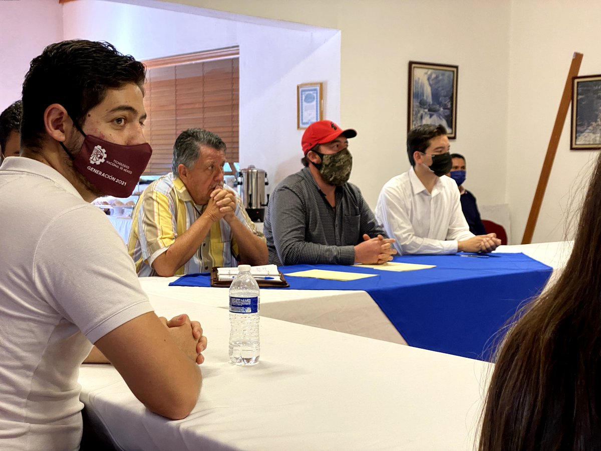 SRNYMA's tweet photo. Firma convenio de colaboración ✍🏻el titular de la @SRNYMA @herreraduenweg y en representación del Pte de la #FETED Víctor Martínez asiste Fernando Raygosa, Secretario de Ecología de la #FETED, gestión por parte de estudiantes innovadores 🧑🏻🏫🧑💻 y el apoyo de la #SRNyMA 🌳 https://t.co/XRhbPgT26k