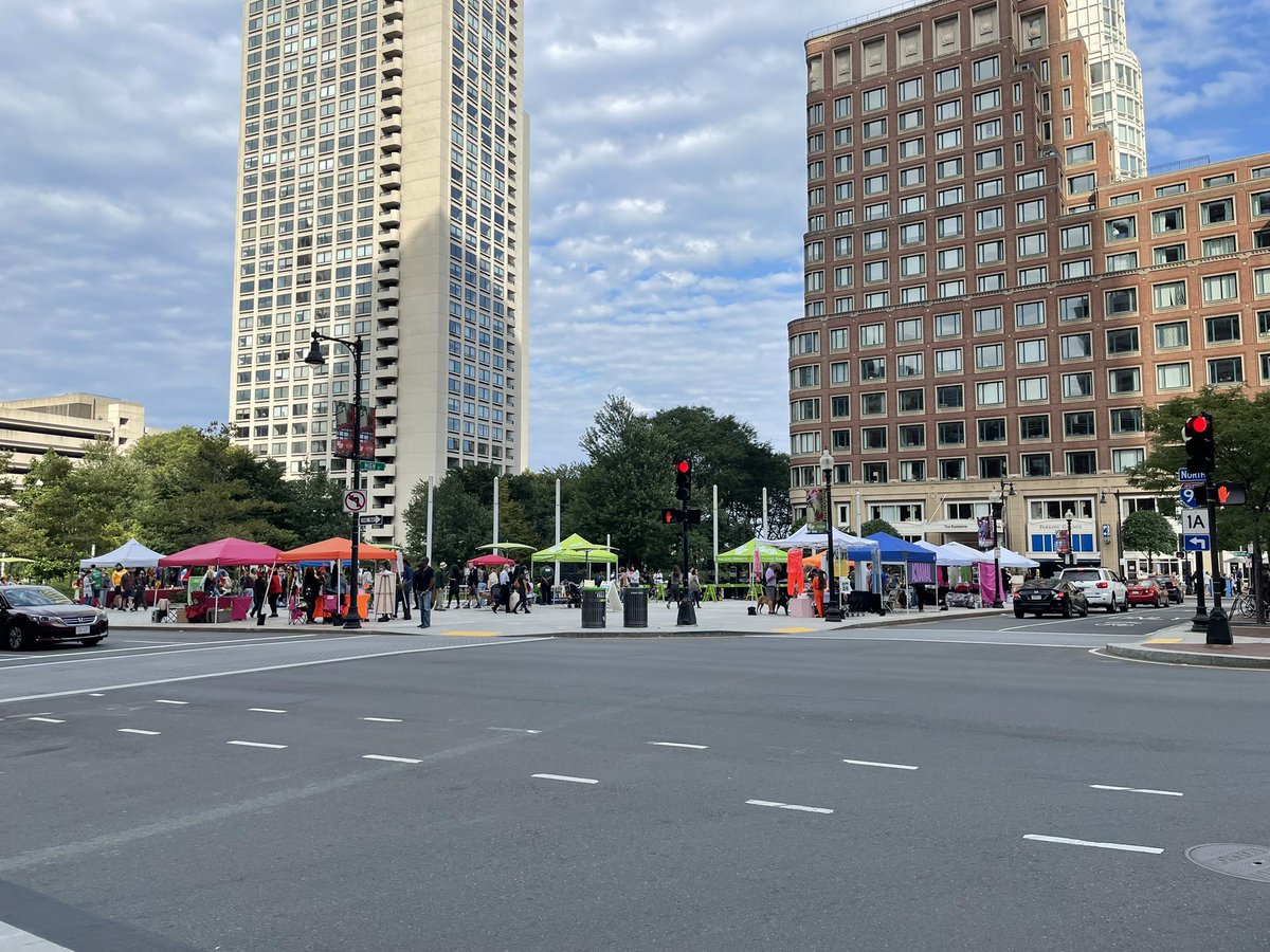 The Authentic Caribbean Foundation is an organization the specializes in helping Caribbean children with disabilities. Read more about the Foundation’s Caribbean expo in the story below! word.emerson.edu/foundationsofj…

#Caribbean #boston #jr102 #culture #community