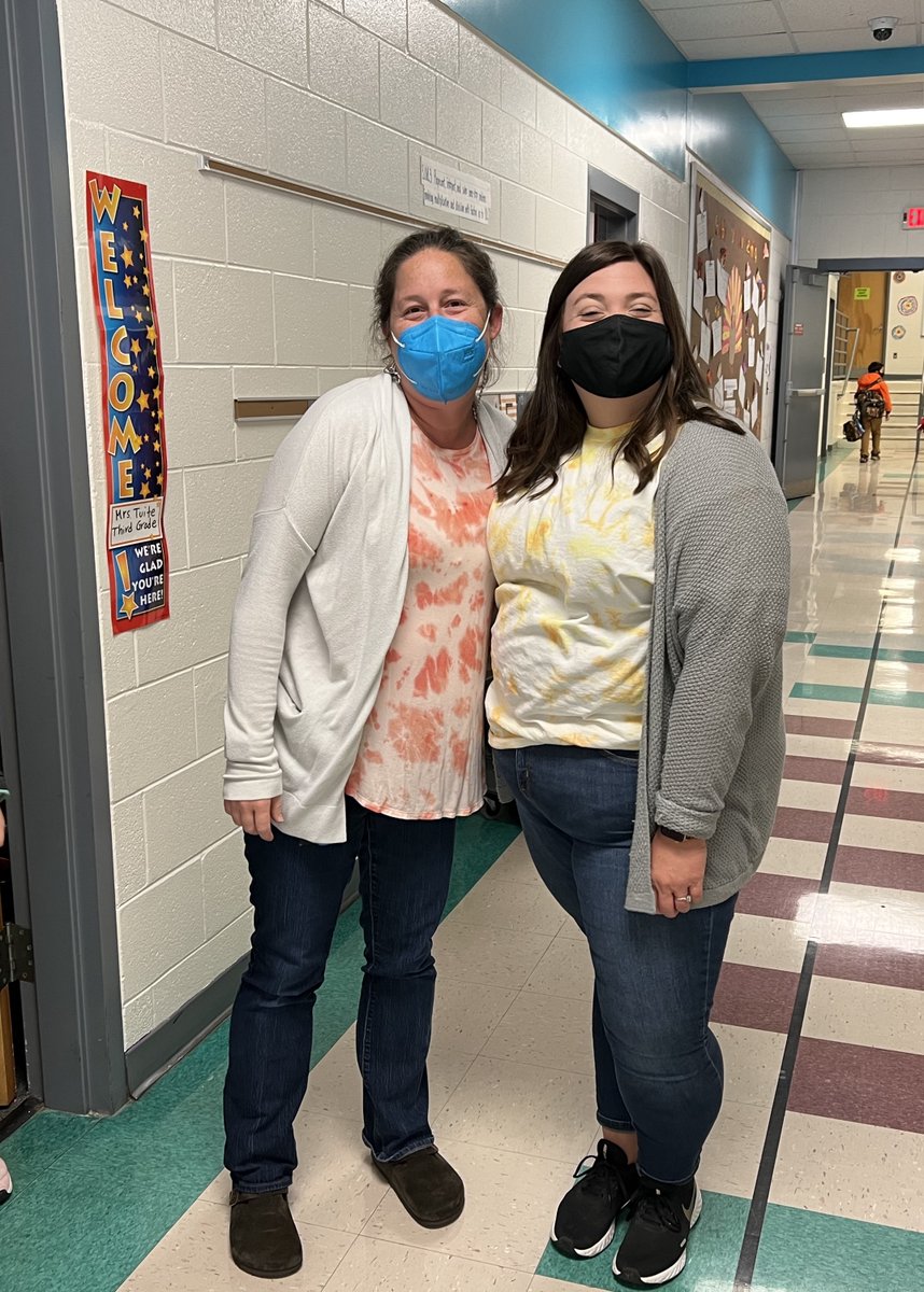 PHE_Mariners's tweet image. And last but not least - here are the leaders of our Kindergarten and 3rd grade classes standing together in unity for #unityday2021. #ccsunity #theheartofccs @Mariners27312