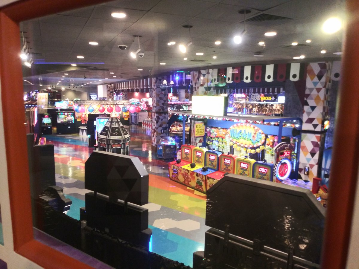 ninjadammit's tweet photo. I went to Reno and found Mario Kart https://t.co/HNhnnhbNTI