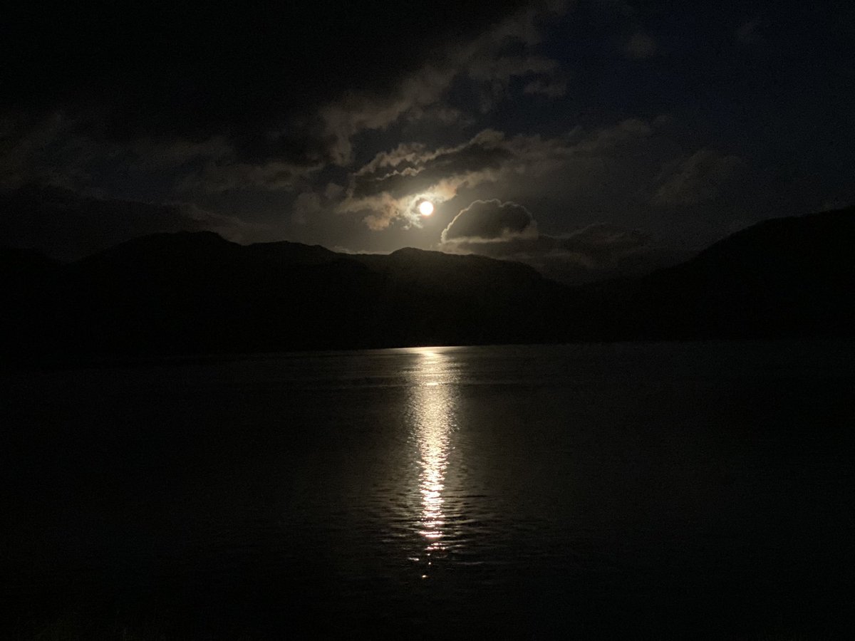 SusanneCN_DK's tweet photo. Storm night and then day. Towards the evening the winds died down, the clouds cleared and we could see the sprinkling of snow from our Kylesku Lodge balcony. Beautiful dinner at @KyleskuHotel and fab full moon ๐๐๐ #holidayinscotland https://t.co/yppqAEat1u