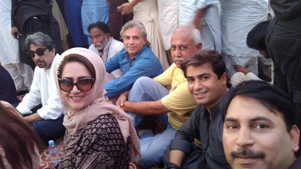sydkashifhusain's tweet photo. I stand with #asmashirazi https://t.co/vd4tsC6cvF