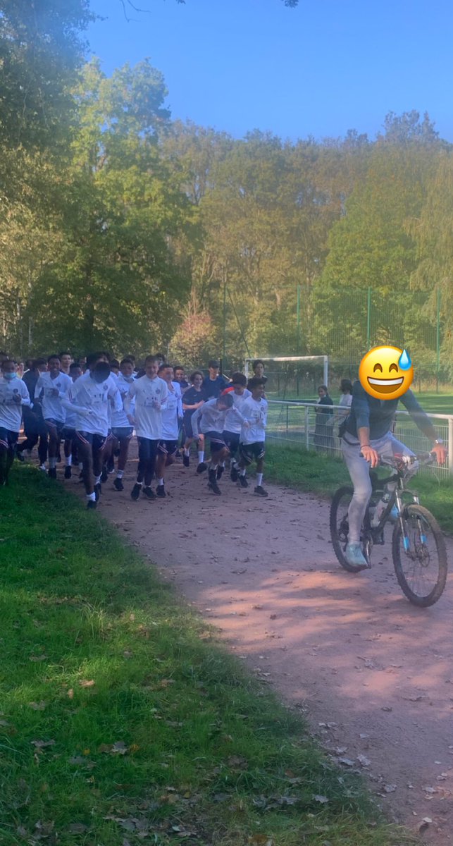 JustBirot's tweet photo. Cross hier au collège @JeanZayVerneuil !! Tous les élèves ont couru entre 1,5kms et 2,8kms. Une journée fédératrice sous un soleil radieux organisée par l’équipe d’EPS. Un temps fort pour marquer cette fin de période et des élèves très engagés ! @Fabien_Au #jeunesseetsport https://t.co/oJA6kTFSaJ