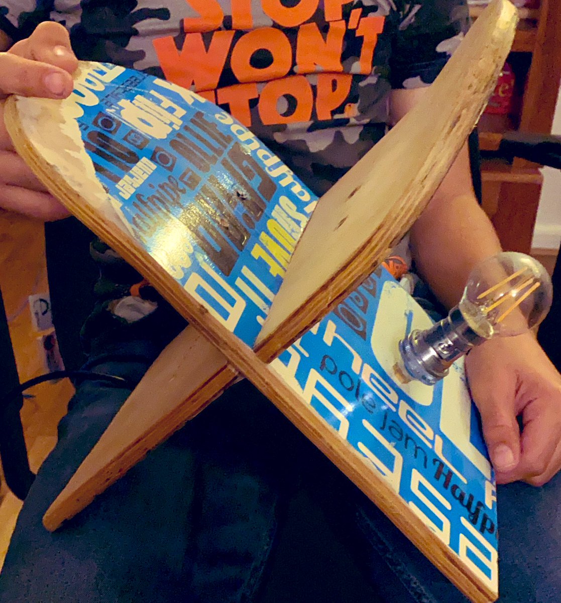 Alex’s challenge for this evening is to explore solar power through the awesome Solar Experimenters Kit monkmakes.com/mb_solar.html He’s looking to develop a sustainable energy source for his upcycled skateboard lamp/bookshelf. Thanks <a href="/monkmakes/">Monk Makes</a> for sending the kit. #COP26 #upcycling