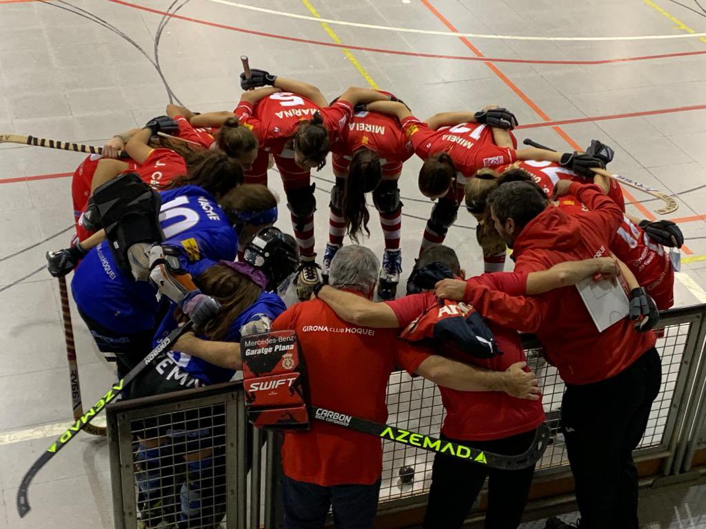 GironaCH's tweet photo. INICI del partit de Lliga Catalana entre el @CHPBiR i el Garatge Plana GIRONA CH!!

Som-hi GIRONA!!🔴⚪️

#OKLligaCATFem https://t.co/q5Va5kBl7L