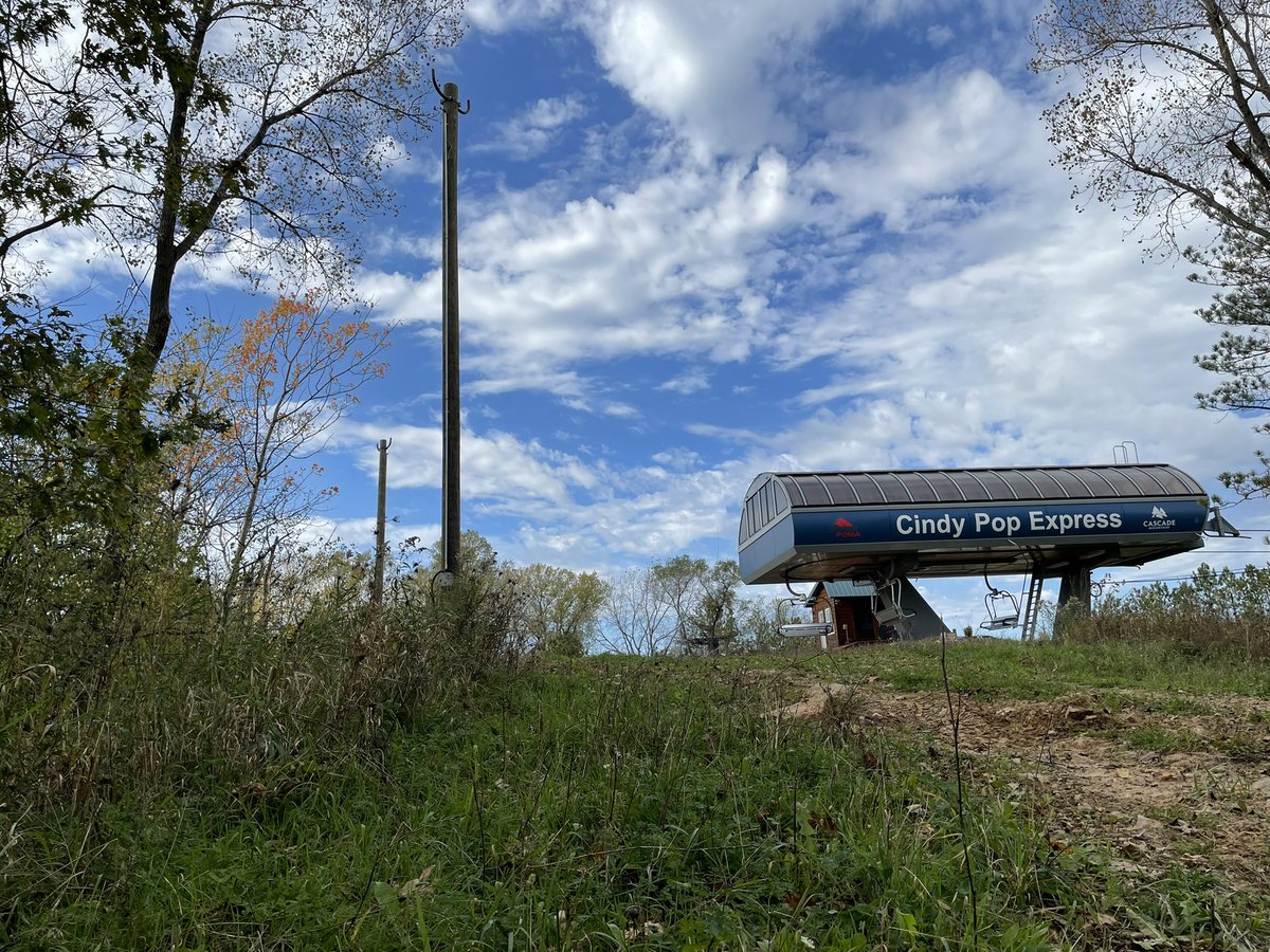 CascadeMountain's tweet photo. More to explore AT NIGHT!

We’re excited to announce that we’ve lit an additional 25 acres of our East side terrain including Cindy Pop, Screamin’ Steven, PW, Radical Rob, &amp; Far Out! This means that 38/48 runs or 125 of our 176 acres will be open for night skiing this season! https://t.co/q3oBRSNtOU