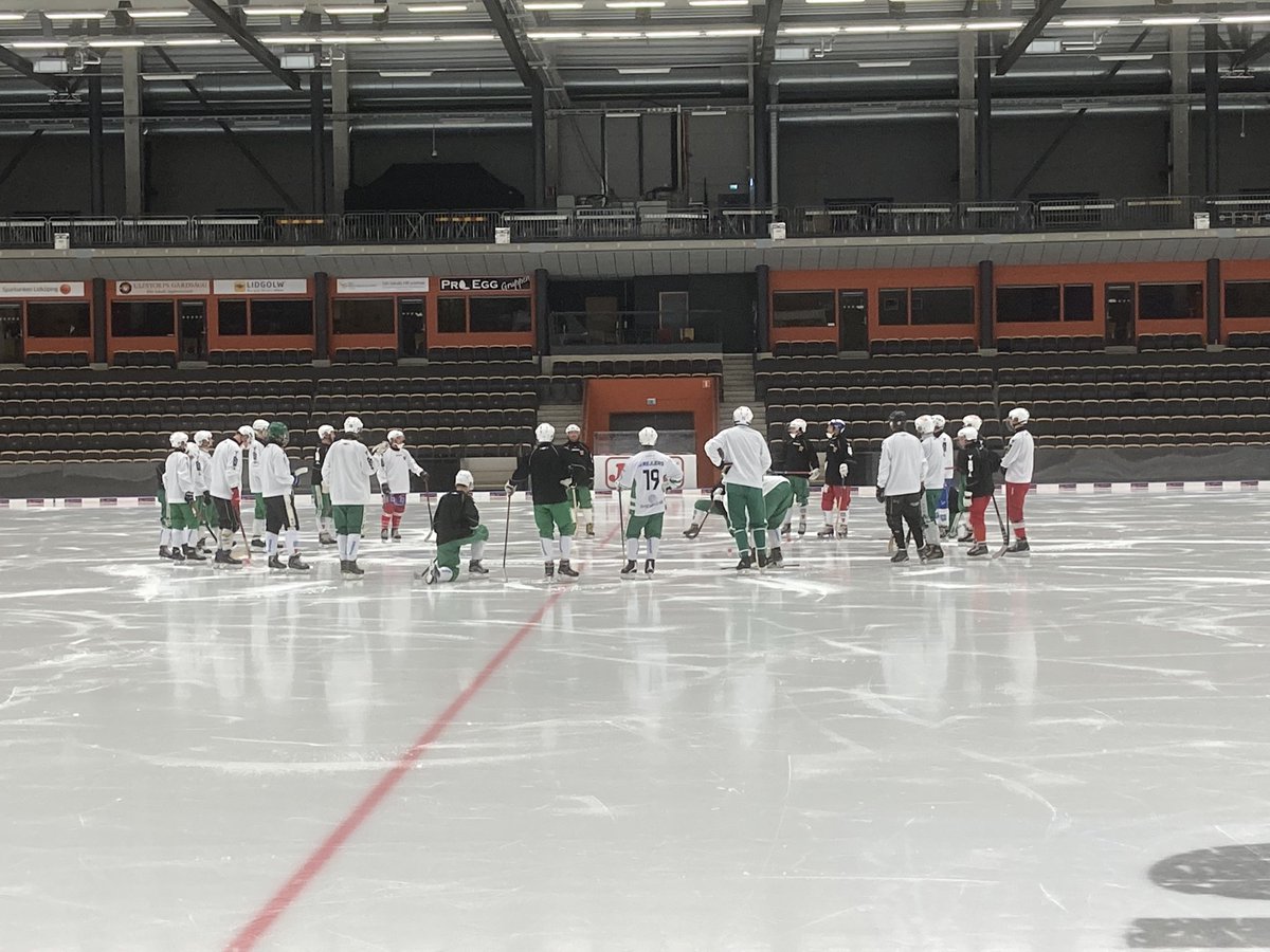 Härlig uppslutning på dagens träning, 25 sugna killar på isen. I helgen startar vi matchandet då vi mötet Villa BK U, matchstart 09.30 på lördag!