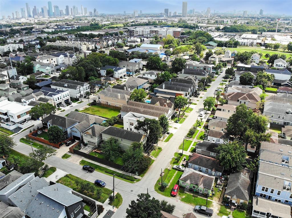 msrerealty's tweet photo. 𝐅𝐎𝐑 𝐒𝐀𝐋𝐄 📍 1102 W 9th Street, Houston, TX 77007 | MLS #71922270

Check out this 6,390 sq. ft. corner lot for sale located in a close-to-new, on-trend development center with new shopping and dining all around. Currently priced at $449,000!

Call today at 832-224-3421. https://t.co/6DNdHi7sTO