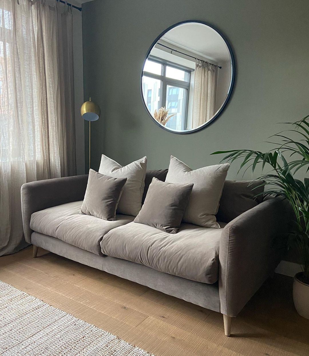 Loaf on X Cosy squishy and seriously inviting. That sums up our Squishmeister sofa and this lovely LoafersHomes shot from Laura https t A7P15kbHQ4 https t 5wHOqLC1dl X