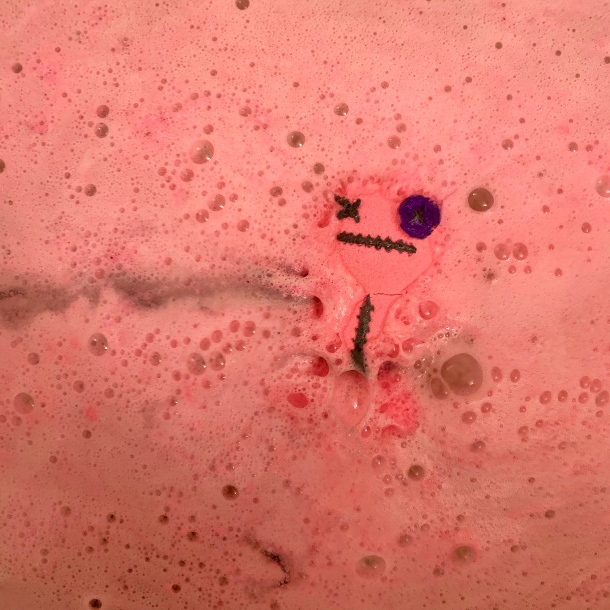 foamii_bath's tweet photo. Introducing our Voodoo Doll bath bombs! They smell just like berries &amp; cream and turns your bath into a blush pink color.💞

Handmade with love!
-Sarah♥️

https://t.co/nVotqbmsJF

#foamiibath #foamii #halloweenbathbomb #voodoodollbathbomb #berriesandcream #bathbombshop #bathfizzy https://t.co/uYbngOIFbr