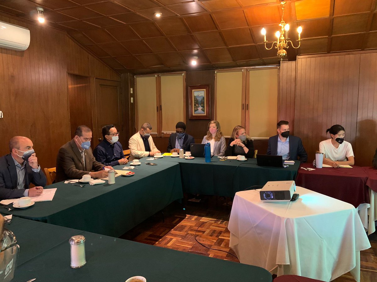 CauceBajio's tweet photo. ¡Seguimos recorriendo Guanajuato! Hoy, junto con la comitiva de la @UMassAmherst y la @UdeGuanajuato, nos reunimos con el Srio. @Paulo_Banuelos, de la @SDAyR_GTO, para presentar avances del Proyecto de Agricultura Sustentable y Solidaria. https://t.co/PYDEz3g4lt