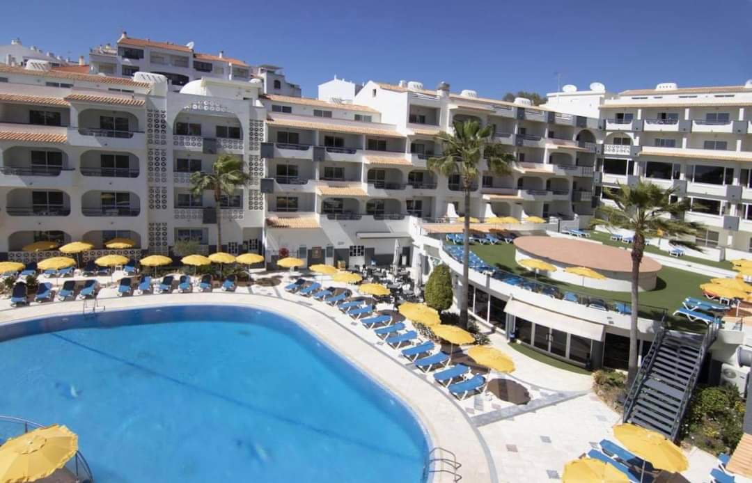 CoDerryAirport's tweet photo. 🇵🇹 Albufeira June 2022 🇵🇹

🎉FREE CHILD PLACES🎉

⭐7 night family holidays from £1978⭐

⭐14 night family holidays from £3356⭐

✈Return flights
🛏4* Luna Miramar Club
🍽All Inclusive
🚌Transfers
🧳20kg luggage

Book @trvlsolutions👇
☎️02890455030
🌐https://t.co/Vsu2ArjyYo https://t.co/Fmq1ZRRF9F