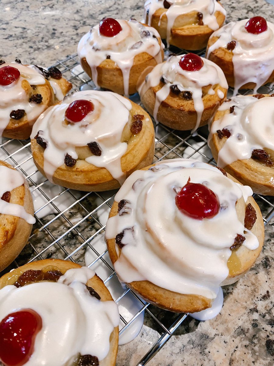 HarbourWard1's tweet photo. Home made Belgian Buns! Another fantastic bake by our very own Mary Berry @strictlyellie, it’s safe to say these were absolutely stunning #BeautifulBuns https://t.co/M9QT8zS5Lg