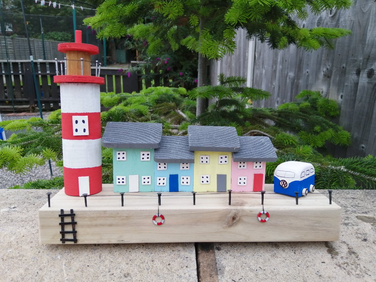 BevBeach's tweet photo. Fully bespoke seaside scenes made from reclaimed wood and can be done in any colour scheme or layout Β£18 + pp #htmlphour #htmlp https://t.co/MID8CfiIKt