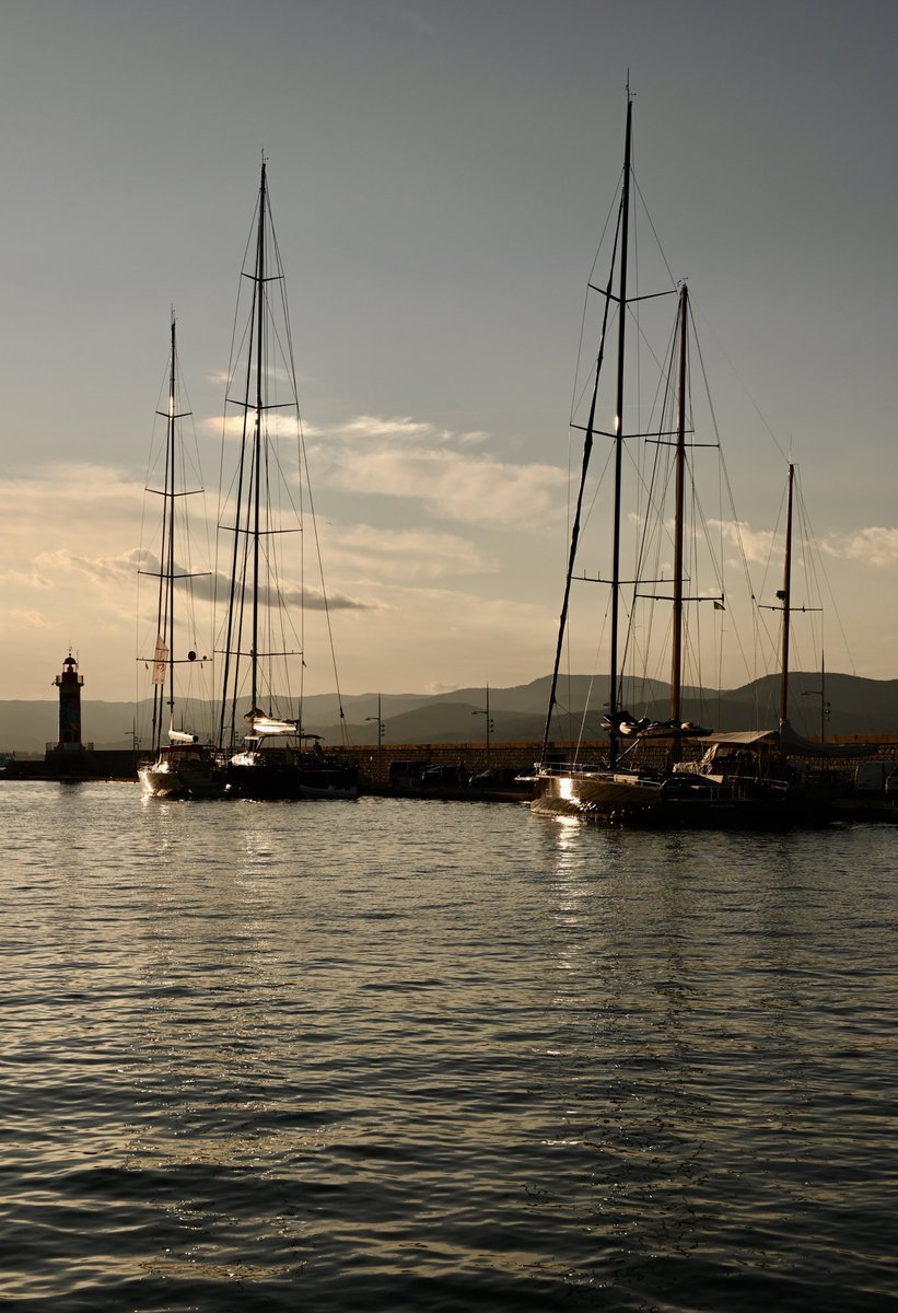 PhotoPhil88's tweet photo. Dans le port de Saint-Tropez 
#magnifiquefrance #francemagique francephotolovers #baladesympas #cotedazur #provence #var #sainttropez #portsainttropez #swanonedesign https://t.co/XimIVrJzyE