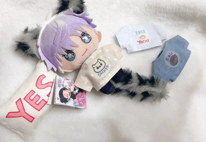 ナギさん(@nagigsgs )からめちゃくちゃカワチィを頂いてしまったから見て🥺💓私の知ってるプラ板と違う…出来がよすぎる…勿体なくて開けれない。
あとね、🐆にもプレゼント下さって;;;ぜんぶお気に入りで大喜びして早速およふく着てYES枕でナギさんのエロ本読んでます。う 