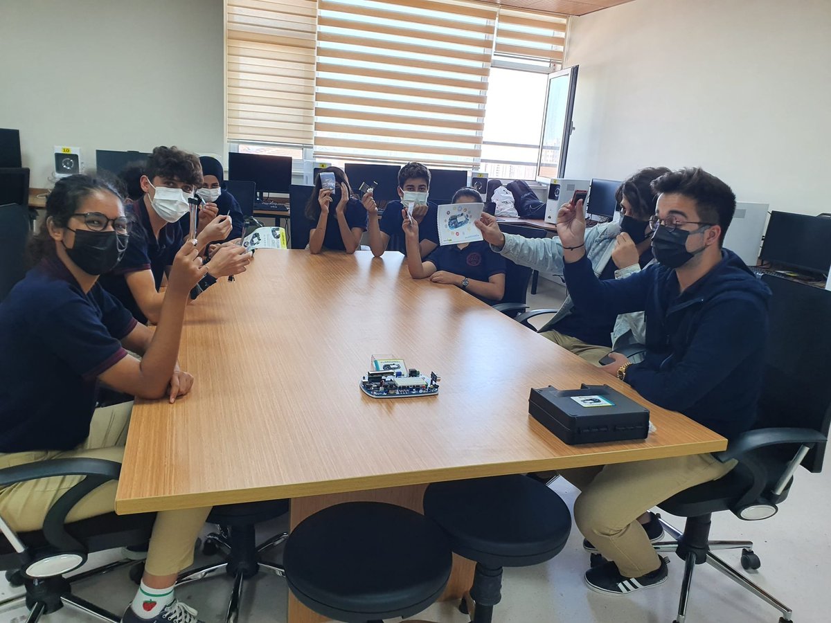 OmerYigit8161's tweet image. #CodeWeek2021 "CZAL Arduino Öğreniyorum" etkinliği kapsamında öğrencilerimiz Tinkercad ve Arduino ortamları üzerinden kodlama etkinlikleri ve uygulamalar gerçekleştirdiler.
#Code4Mersin
#CodeWeek
@tcmeb @AdemKoca46 @MersinMEM @toroslarmem @CodeweekTurkiye @CodeWeekEU