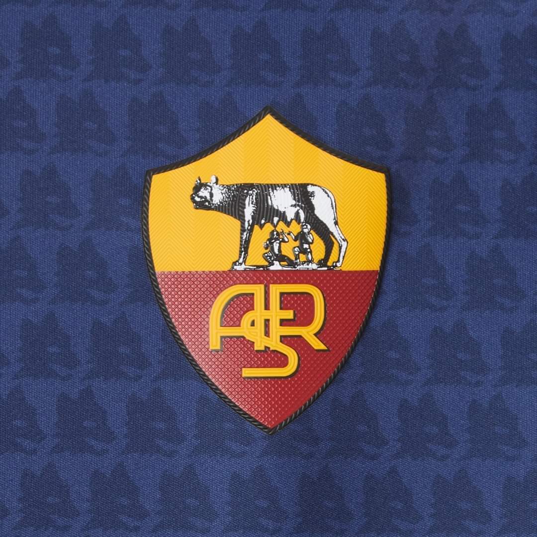 SabatiniAC's tweet photo. #NewBalance, Old Logo. Ora rivogliamo il flaco e @Juan_iturbe93.
#ASRIsBack #ridatecePastore #ASRoma @OfficialASRoma https://t.co/bVbm4ooqdE