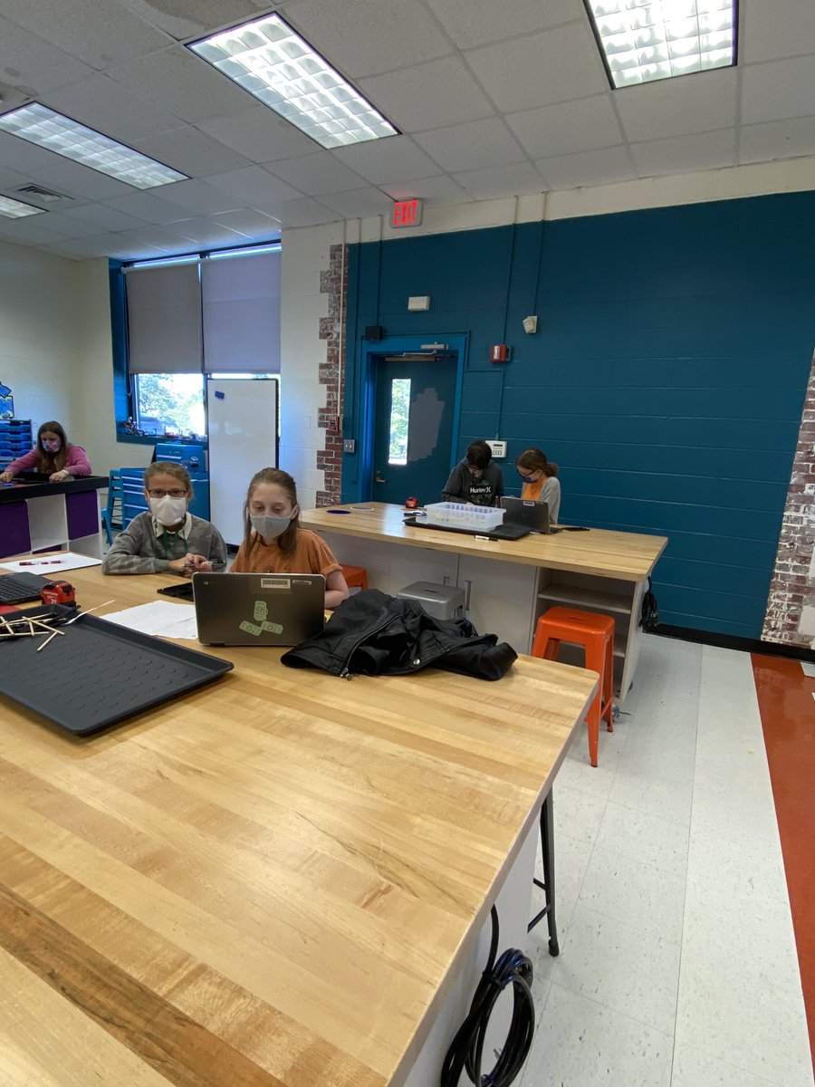 STEMatWSES's tweet photo. STEM6 is finally starting construction on their hydraulic machines. Who knew engineering had so much prep work😉 @WSESSmithfield @IWCSchools @IAspire2Inspire https://t.co/y7zcfLdzZh
