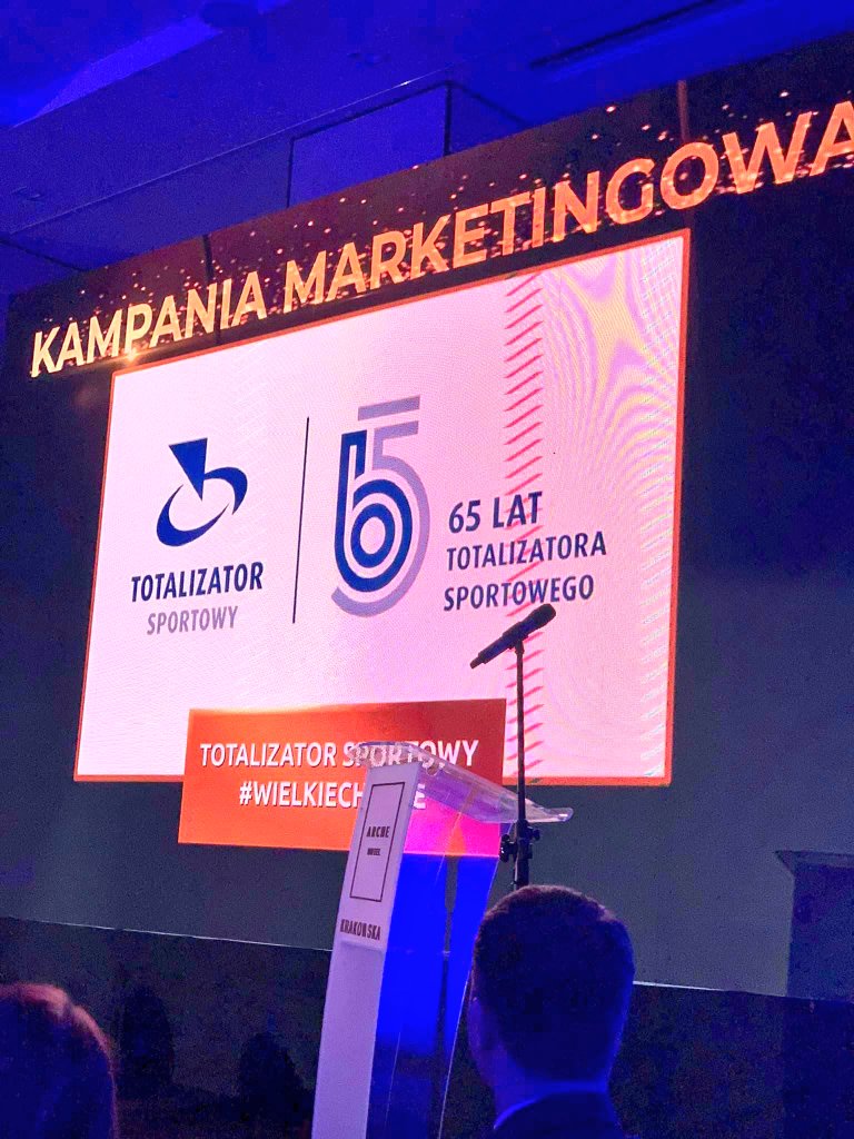 totalizator_sp's tweet photo. W kategorii "Kampania marketingowa" #TotalizatorSportowy, właściciel marki #LOTTO, został wyróżniony nominacją za jubileuszową kampanię #WielkieChwile z udziałem Roberta #Lewandowski.ego⚽️ Dziękujemy🤝❗
#NagrodyBiznesuSportowego #DEMES #GramyDlaSportu #GramyDlaKultury https://t.co/MYw86FDV3Q