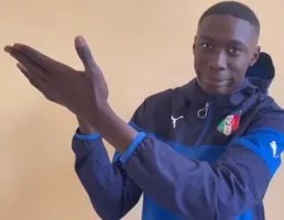 OsikaniOfficial's tweet photo. Should Ole be sacked from Manchester United so Ronaldo can win trophy?
RT for #OleOut Like for #OleIn https://t.co/5Mzuqmo3VV