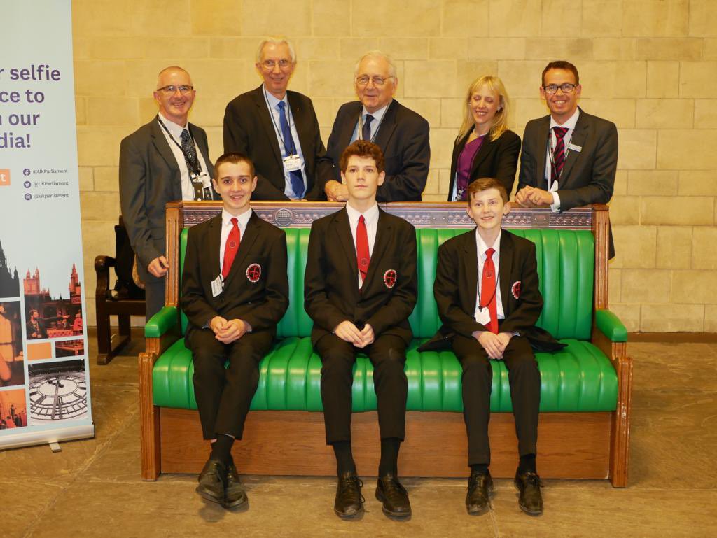 StRomerosCS's tweet photo. A massive well done to our incredible students who were awarded the Institute of Acoustics national science prize. Thank you to Mr Clarke who supported the students and to our MP, @PBottomleyMP, who met us at Westminster Palace to congratulate our students https://t.co/bmNvhNnQBb