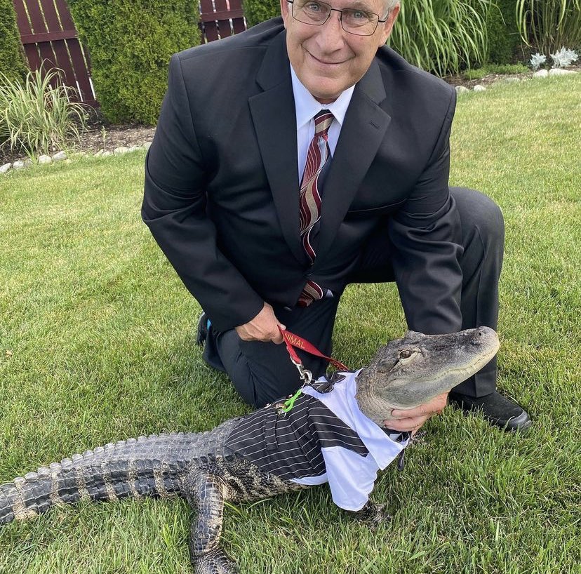 GatorsDaily's tweet photo. 1 rt = 1 “wow look at this gentleman” https://t.co/JdYEp7THkl