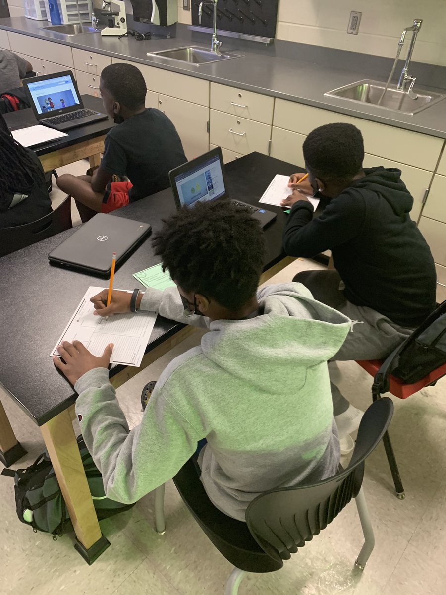 CoachNunn2's tweet photo. Stations for the win to reinforce what we learned over the Genetics Unit! #partnerpairshare @HumbleISD @HumbleISD_WMS  #BeEliteWMS https://t.co/qhEQysafG0