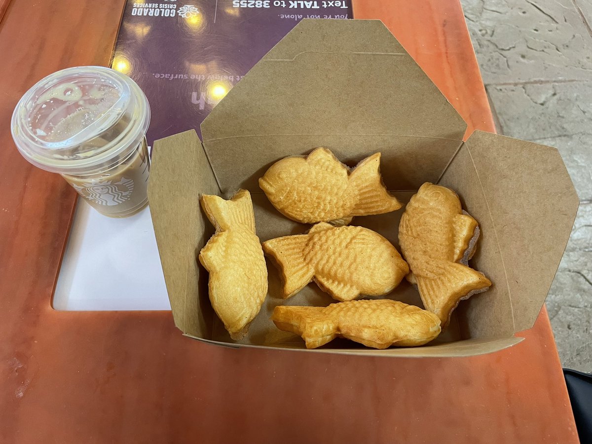 BreBailey005's tweet photo. I found taiyaki in Denver! It cost $7 (vs. $2 / ¥200 in Japan), but I also get five of them in one order, so 🤷‍♀️ 

Anyway, perfect pick-me-up after a long job interview https://t.co/zqJ6IwlHRr