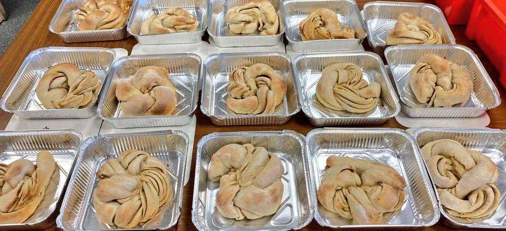 TSS_Tech1's tweet photo. Fantastic morning of practical with Yr 9. Twisted garlic bread. Some awesome work on showcase and many muscles worked whilst kneading the dough! Well done guys 👏 https://t.co/PAN3v9t3mh